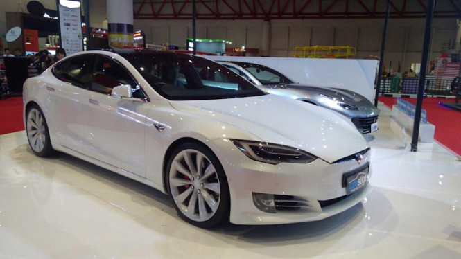Tesla Model S bekas pakai