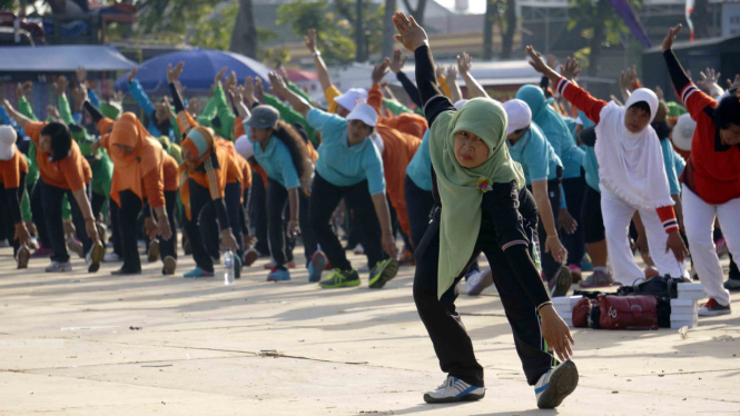 Olahraga senam - gaya hidup sehat masyarakat