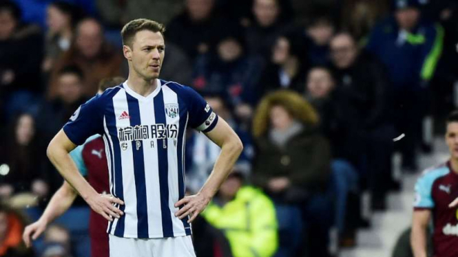 Pemain belakang West Bromwich Albion, Jonny Evans