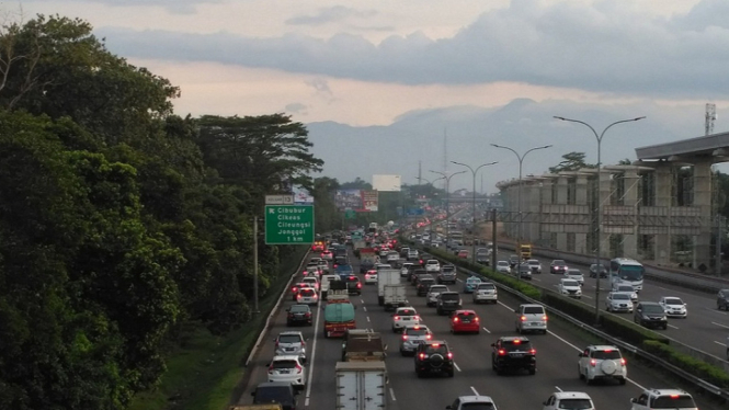 Kondisi lalu lintas jalan di tol Jagorawi. (Foto ilustrasi).