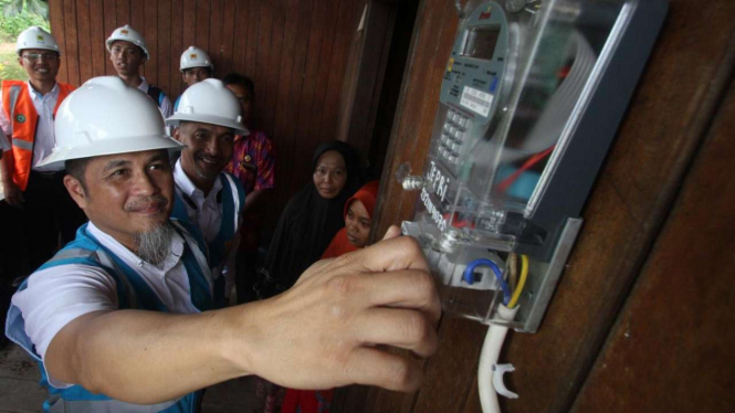 Listrik masuk desa di Kalimantan Timur dan Kalimantan Utara.