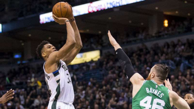 Pebasket Milwaukee Bucks,  Giannis Antetokounmpo (kiri)
