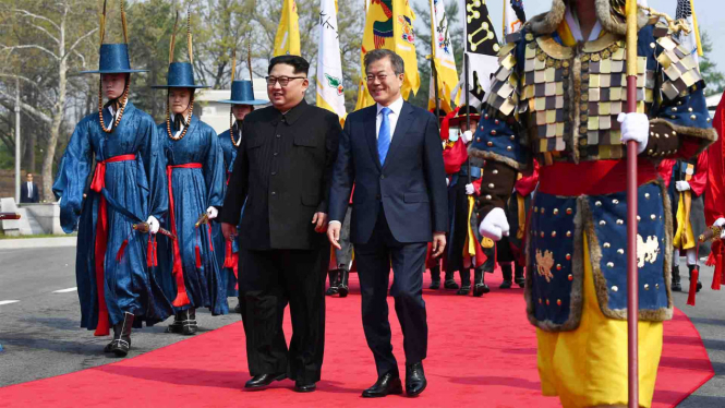Pemimpin Korea Utara Kim Jong Un dan Presiden Korea Selatan Moon Jae In