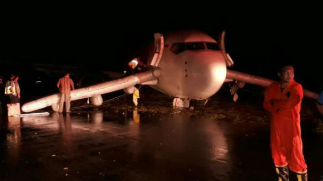 Pesawat Lion Air tergelincir di Bandar Udara Djalaluddin, Gorontalo (GTO).