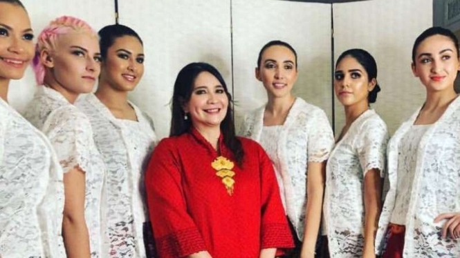 Desainer Coreta Louise perkenalkan batik