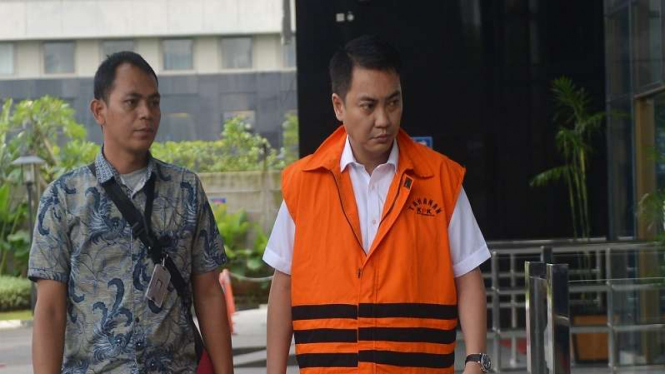 Tersangka yang juga mantan anggota Komisi I DPR Fayakhun Andriadi diperiksa KPK.