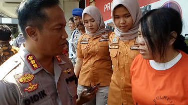 Kapolresta Depok bersama tersangka penculik bayi Aditya