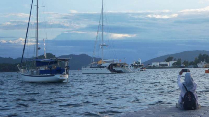 Kapal Yacht berlabuh di Sabang, Aceh 