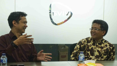 Presiden Partai Keadilan Sejahtera (PKS), Sohibul Iman (kanan) saat mengunjungi kantor VIVA.co.id