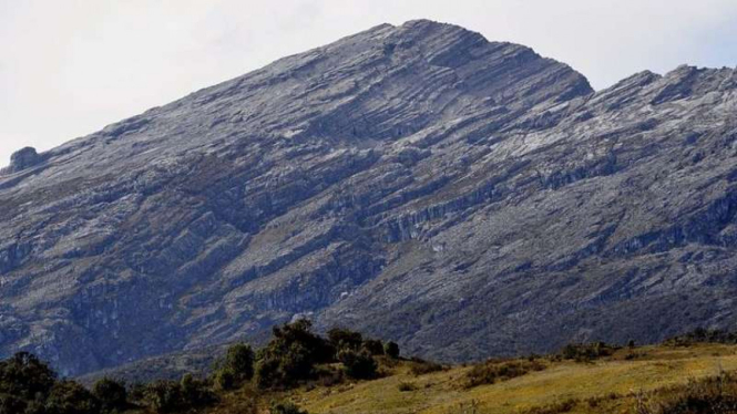 Puncak Mandala, Oksibil di Papua