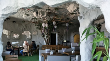 Goldstar 360, Kafe Unik di Bandung