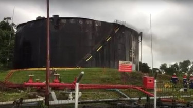 Tangki Pertamina di Kutai Kartanegara terbakar