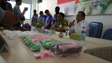 BNNP Lampung memaparkan barang bukti kasus narkoba beberapa waktu lalu.