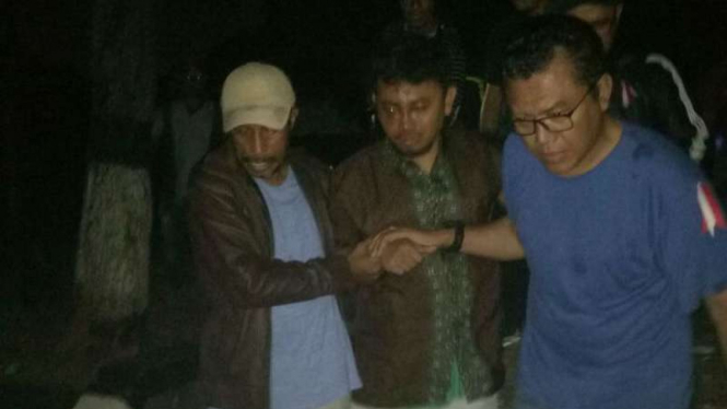 Brigadir Polisi Iwan Sarjana, seorang personel Densus 88 yang sempat disandera napi teroris di tahanan Markas Komando Brimob di Depok, dibebaskan pada Kamis dini hari, 10 Mei 2018.
