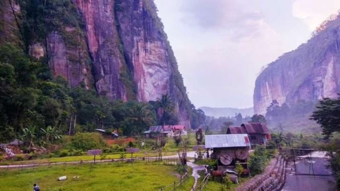 Lembah Harau di Kecamatan Harau, Kabupaten Lima Puluh Kota, Sumatera Barat. 