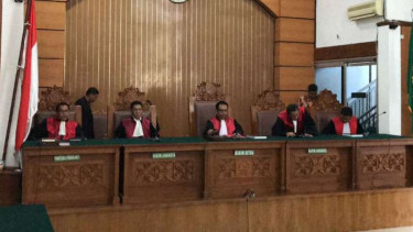 Sidang kasus serangan bom Thamrin di PN Jakarta Selatan ditunda.