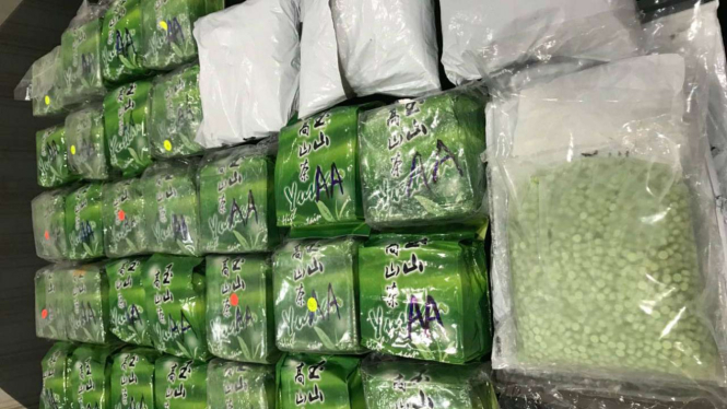 Sabu-sabu yang dibungkus teh China yang ditangkap di Tembilahan, Riau.