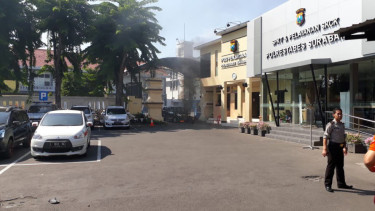 Suasana di sekitar Mapolrestabes Surabaya pasca ledakan bom