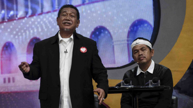 Pasangan calon gubernur dan wagub Jawa Barat nomor urut empat Deddy Mizwar (kiri)-Dedi Mulyadi (kanan)