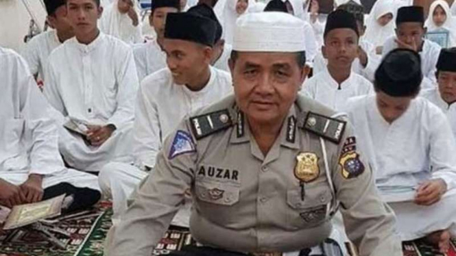 Iptu Auzar semasa hidup.