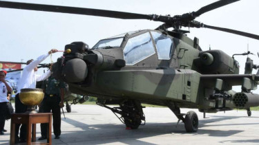 Helikoter baru jenis Apache AH 64E diserahterimakan dari Kementerian Pertahanan kepada TNI Angkatan Darat di Pangkalan Udara Ahmad Yani, Semarang, Jawa Tengah, pada Rabu, 16 Mei 2018.