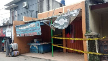 Suasana di depan rumah terduga teroris di Tangerang, Kamis, 17 Mei 2018.
