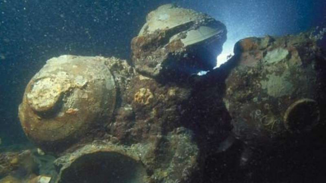 Keramik Made in China di Laut Jawa.