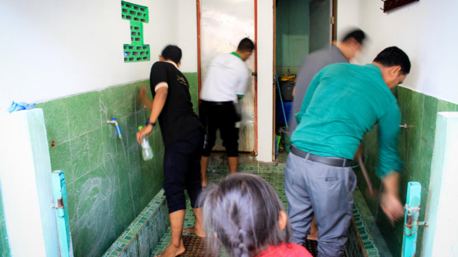 Pesonna Hotel Semarang melakukan Pesonna Cleaning Day 