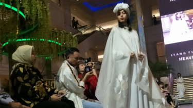 Koleksi baru Itang Yunasz