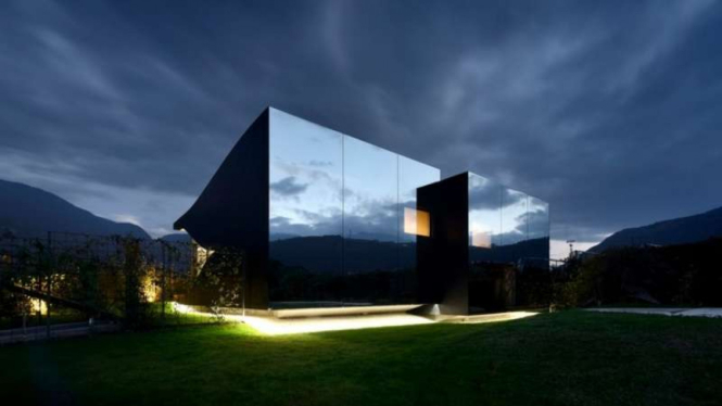 The Mirror House
