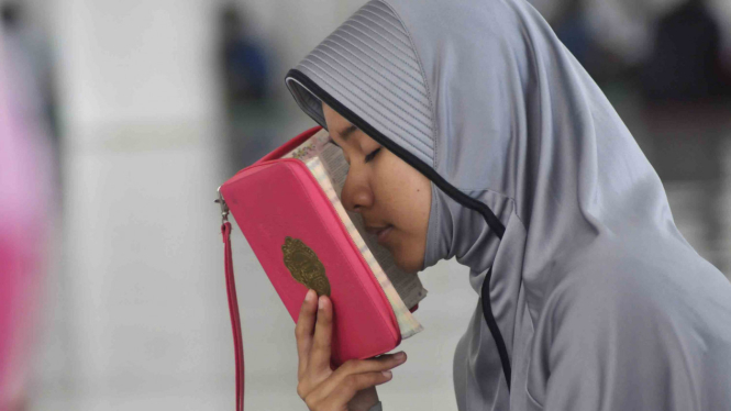 Sorot ghirah - Umat muslim muda menghafal ayat Alquran