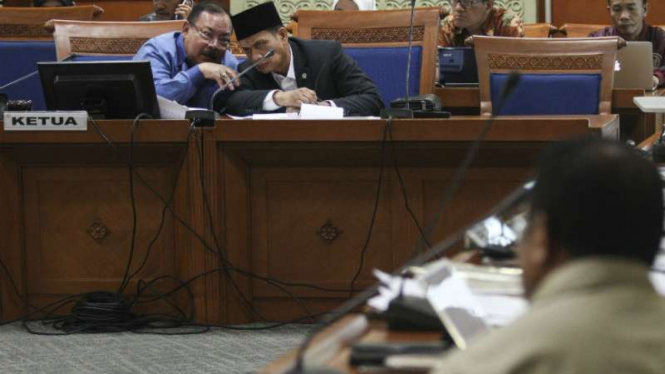 Ketua Pansus RUU Antiterorisme Muhammad Syafii (kanan).