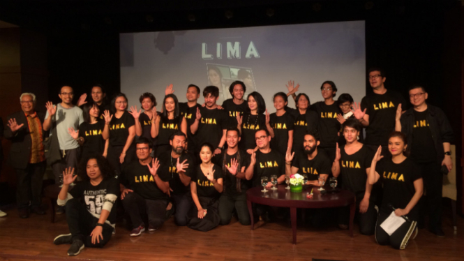 Kru dan para pemain film Lima.