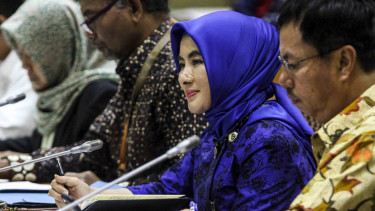 Direktur Utama Pertamina, Nicke Widyawati (kedua kanan)