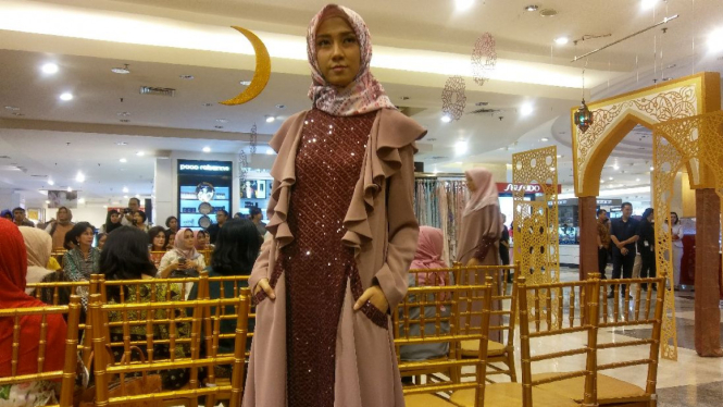 Koleksi busana muslim karya Ivan Gunawan