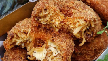 Donat Indomie Goreng.