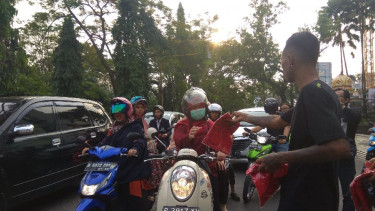 Distro Realizm87 bagi-bagi kaus gratis