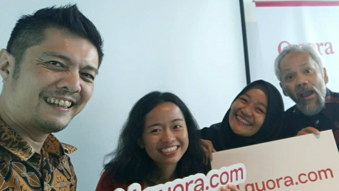 Wikipediawan bahasa Indonesia, Ivan Lanin (paling kiri)