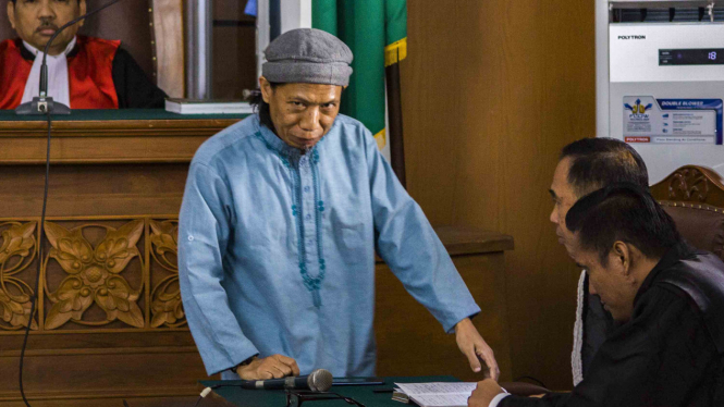 Terdakwa perkara teror bom Thamrin dengan terdakwa Oman Rochman alias Aman Abdurrahman