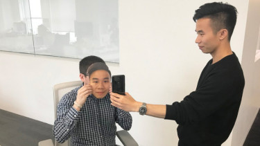 Tim Mashable mencoba menjebol face unlock OnePlus 6.