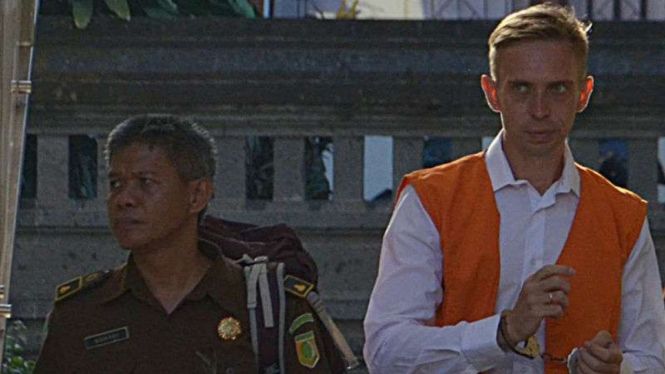 Warga Rusia, Aleksander Shandrov, terdakwa kepemilikan narkotika jenis Psilon.