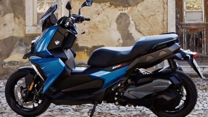 BMW C400X.