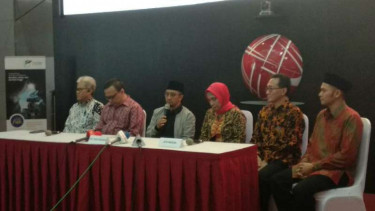 Yusuf Mansur (Tengah)