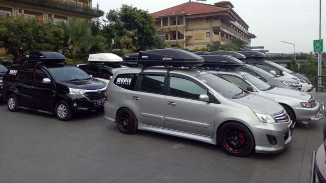 Roof box