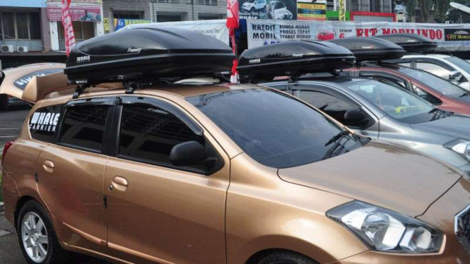 Roof box