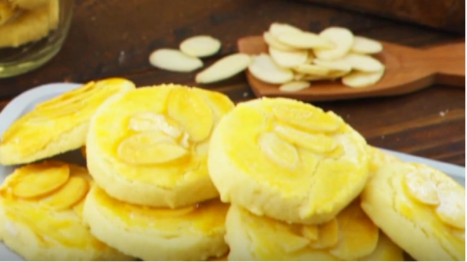 Kue Lebaran cookies almond.