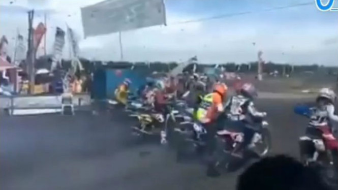 Balap drag race.