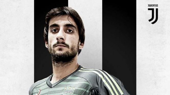 Penjaga gawang Juventus, Mattia Perin