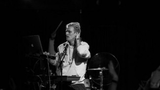 Aaron Carter Masih Cinta Walau Hilary Duff Hamil Lagi