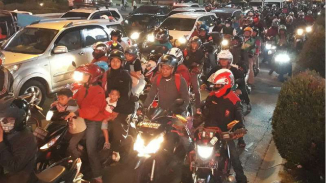 Pemudik roda dua menyisir jalur Kalimalang hingga perbatasan Kabupaten Bekasi